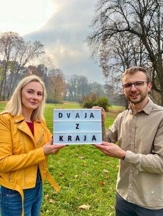 Tvárime sa, že nám nie je zima... ale nosy a ruky hovoria niečo iné 😅❄️ Každé fotenie nás vytiahne z komfortnej zóny (a...