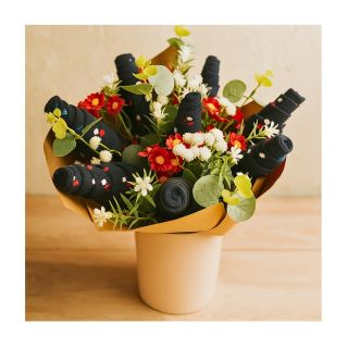 🎩 Štýlový Gentleman 🎩 Nie je to len kytica – je to originálny darček pre muža, ktorý má štýl! 🧦💐 Táto ponožková kytička...